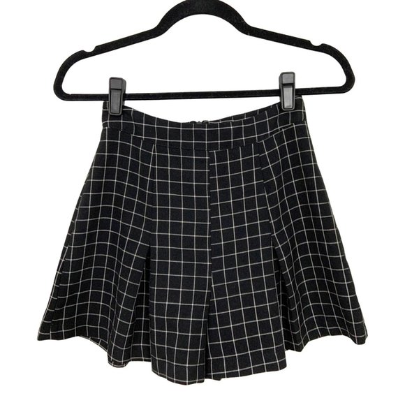 Nasty Gal Pants - Black & White Plaid Stripe Pleated Shorts/Skort